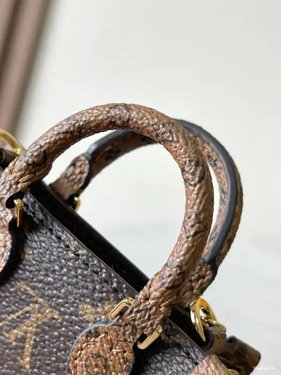 LOUIS MICRO-8.5*3.5*10.5CM ONTHEGO VUITTON 0627